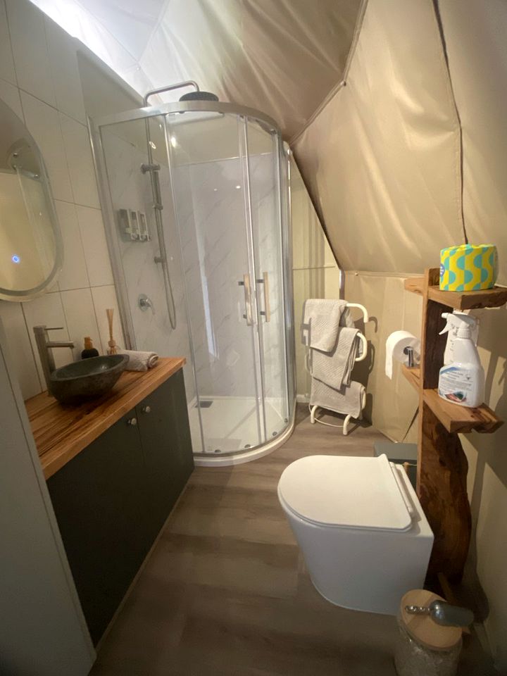 Outstanding Dome with Outdoor Bath Ideal for a Romantic Getaway in Victoria
