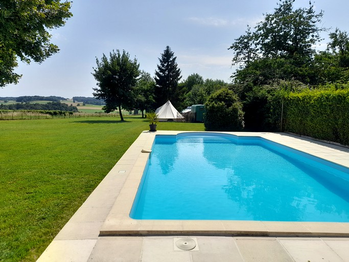 Bell Tents (France, Merignac, Nouvelle-Aquitaine)