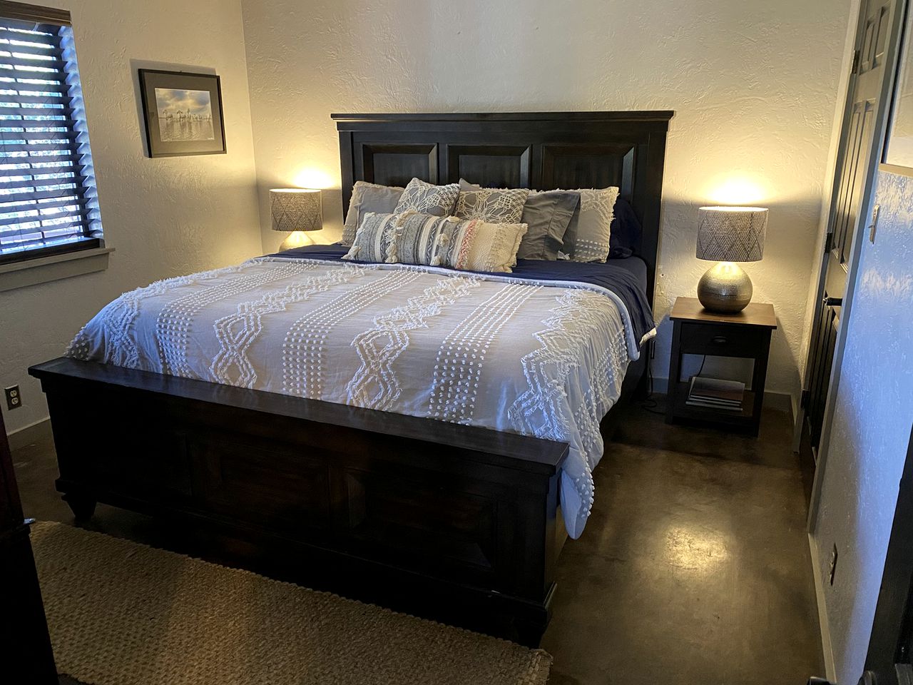Wimberley Romance: Escape to a Cozy Cabin Nestled in Nature, TX