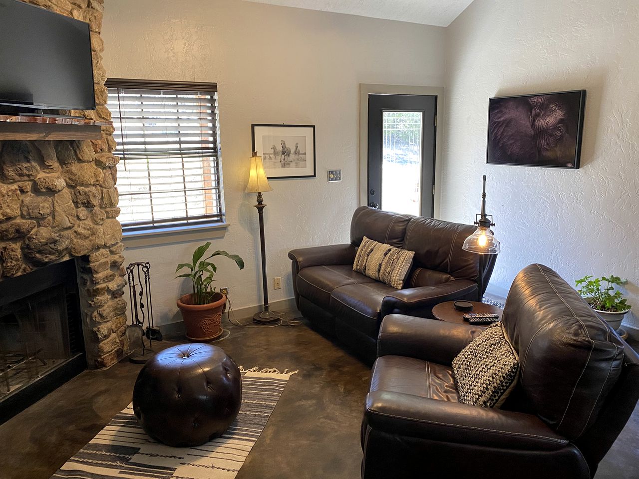Wimberley Romance: Escape to a Cozy Cabin Nestled in Nature, TX