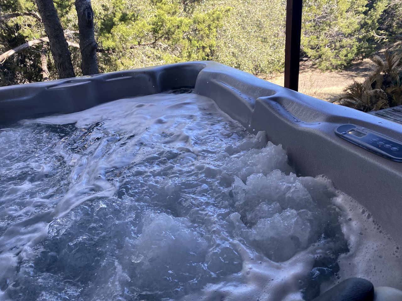 Wimberley Romance: Escape to a Cozy Cabin Nestled in Nature, TX
