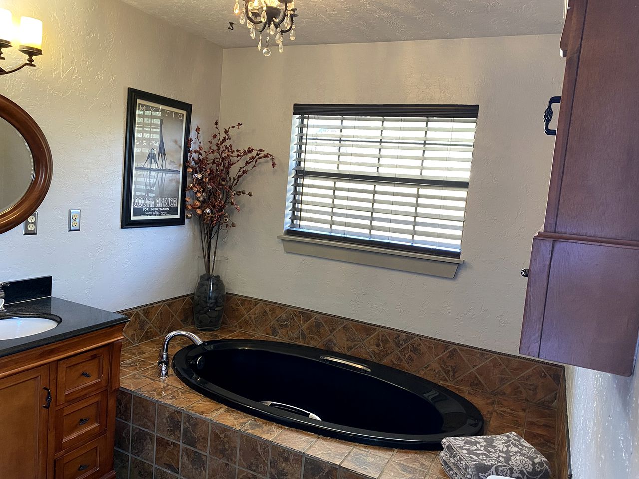 Wimberley Romance: Escape to a Cozy Cabin Nestled in Nature, TX
