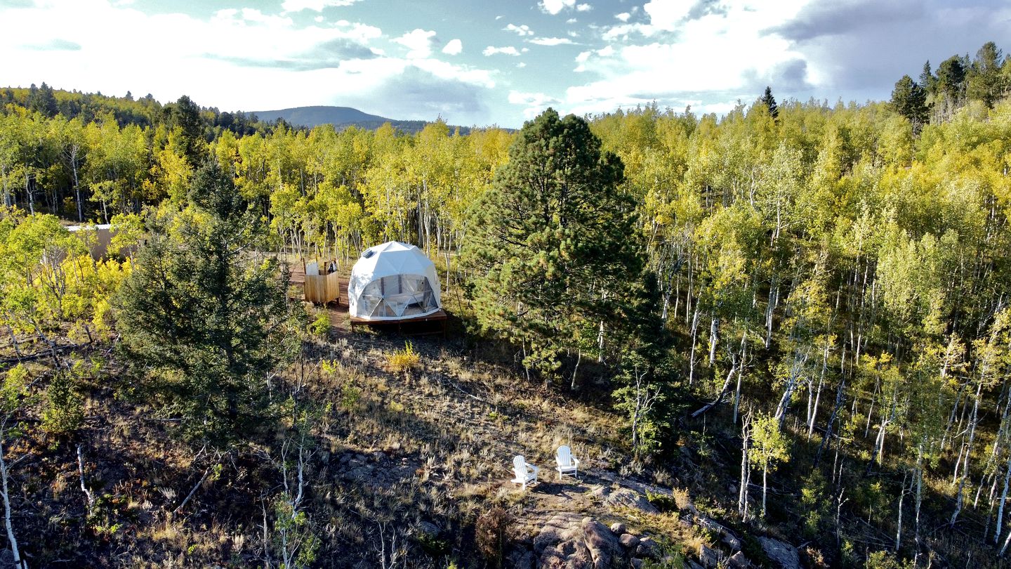 Majestic Mountain Majesty: Experience Colorado's Beauty from This Dome Paradise