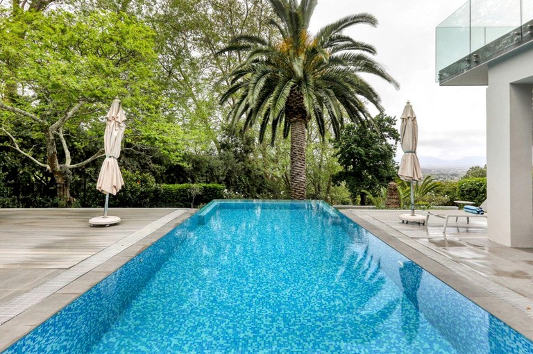 Villas (South Africa, Cape Town, Western Cape)
