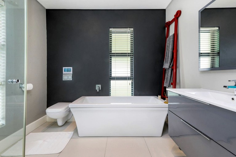 Villas (South Africa, Cape Town, Western Cape)