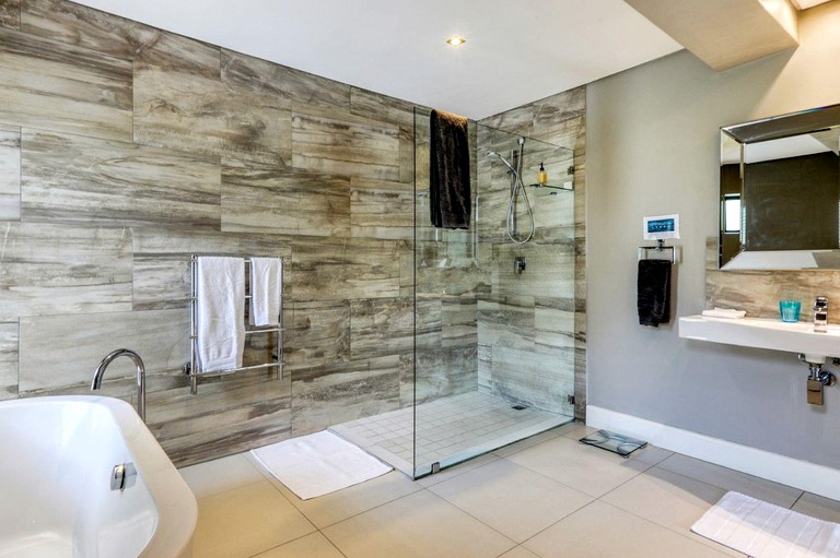 Villas (South Africa, Cape Town, Western Cape)