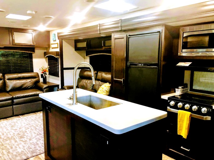 Luxury Caravan Rental in Texas for Amazing Glamping Getaways