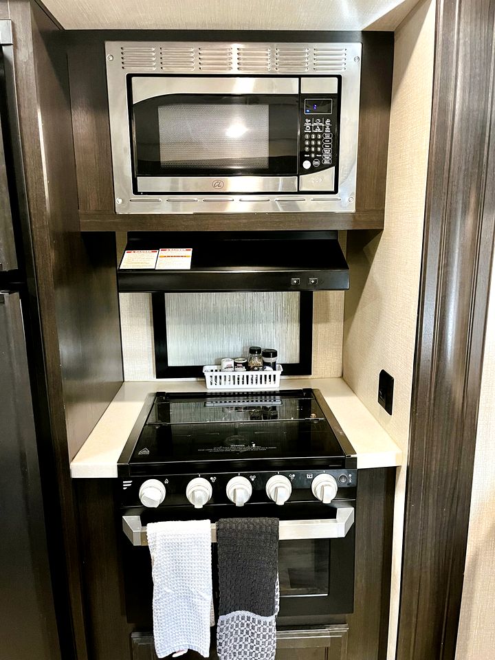 Luxury Caravan Rental in Texas for Amazing Glamping Getaways