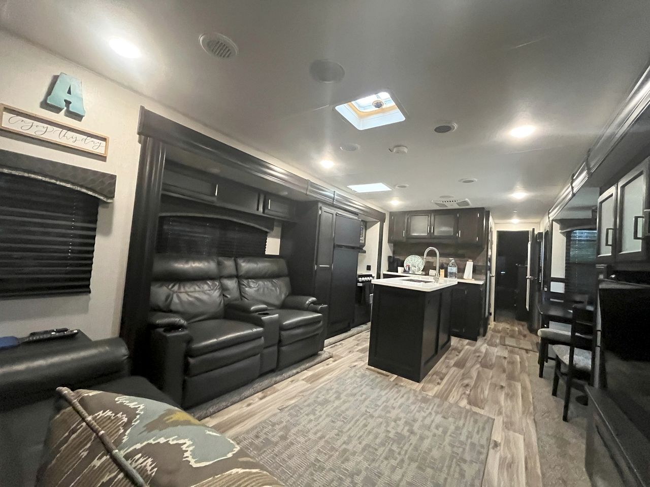 Luxury Caravan Rental in Texas for Amazing Glamping Getaways