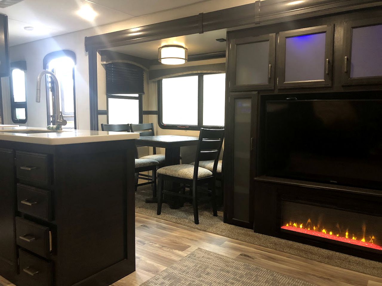 Luxury Caravan Rental in Texas for Amazing Glamping Getaways