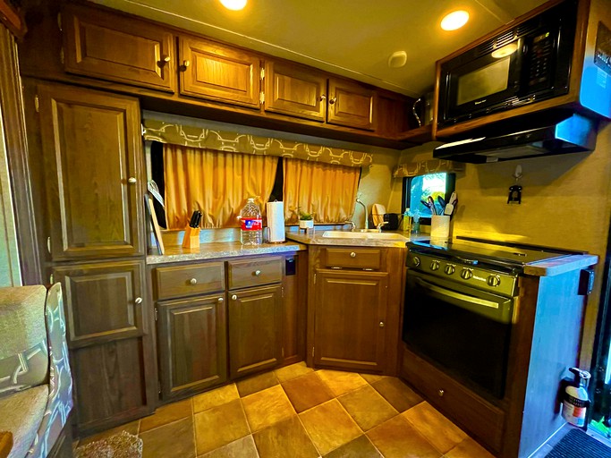 Caravans (United States of America, Dripping Springs, Texas)