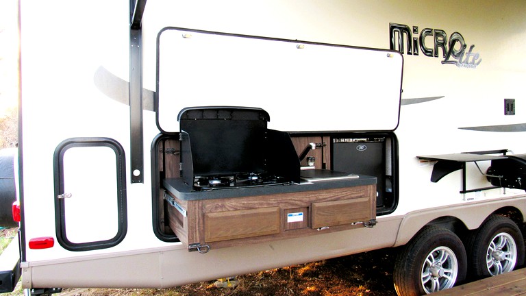 Caravans (United States of America, Dripping Springs, Texas)