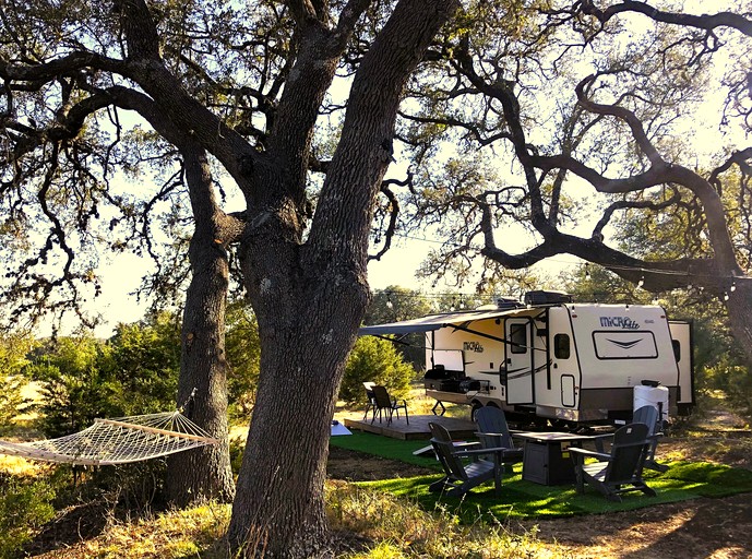 Caravans (United States of America, Dripping Springs, Texas)