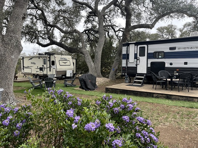 Caravans (United States of America, Dripping Springs, Texas)
