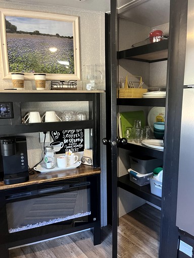 Caravans (United States of America, Dripping Springs, Texas)