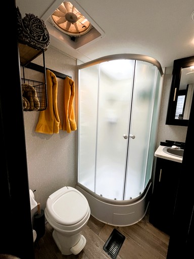 Caravans (United States of America, Dripping Springs, Texas)