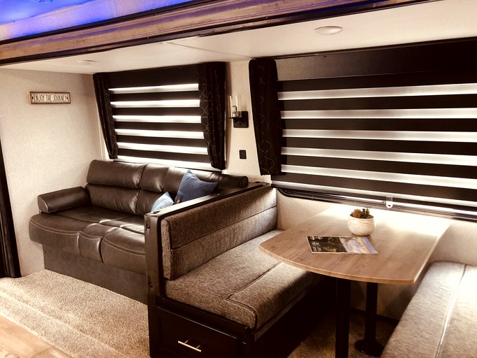 Caravans (United States of America, Dripping Springs, Texas)