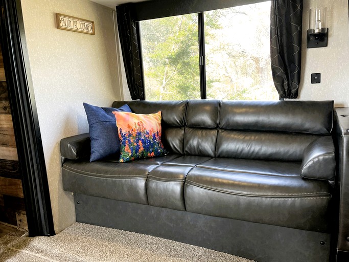 Caravans (United States of America, Dripping Springs, Texas)