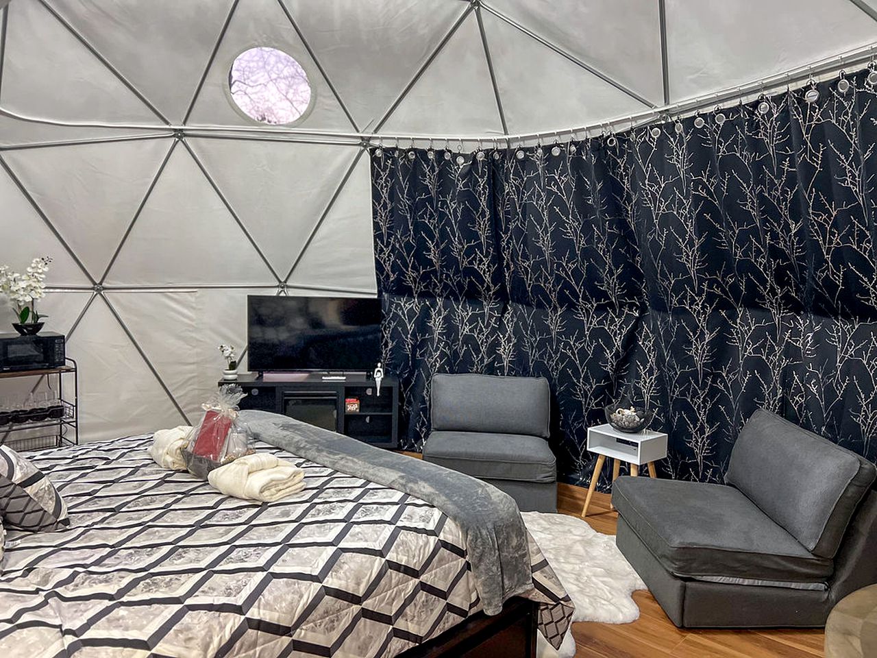 Contrast Cove Dome in Smoky Mountains in Hartford, Tennessee