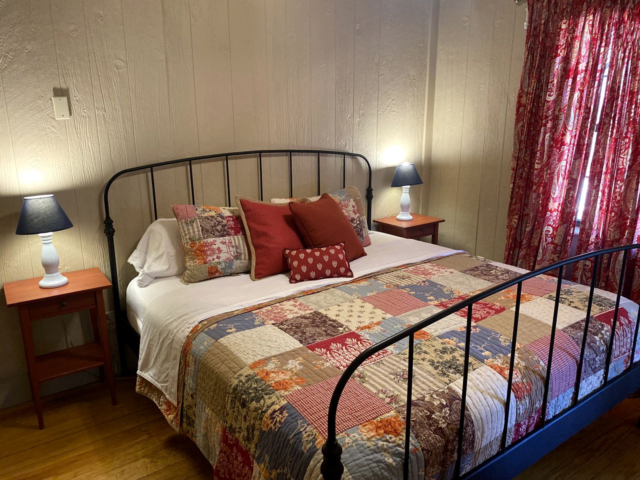 Elevate Your Holidays: Glamping at Cypress Creek Cottage, Texas' Hidden Gem