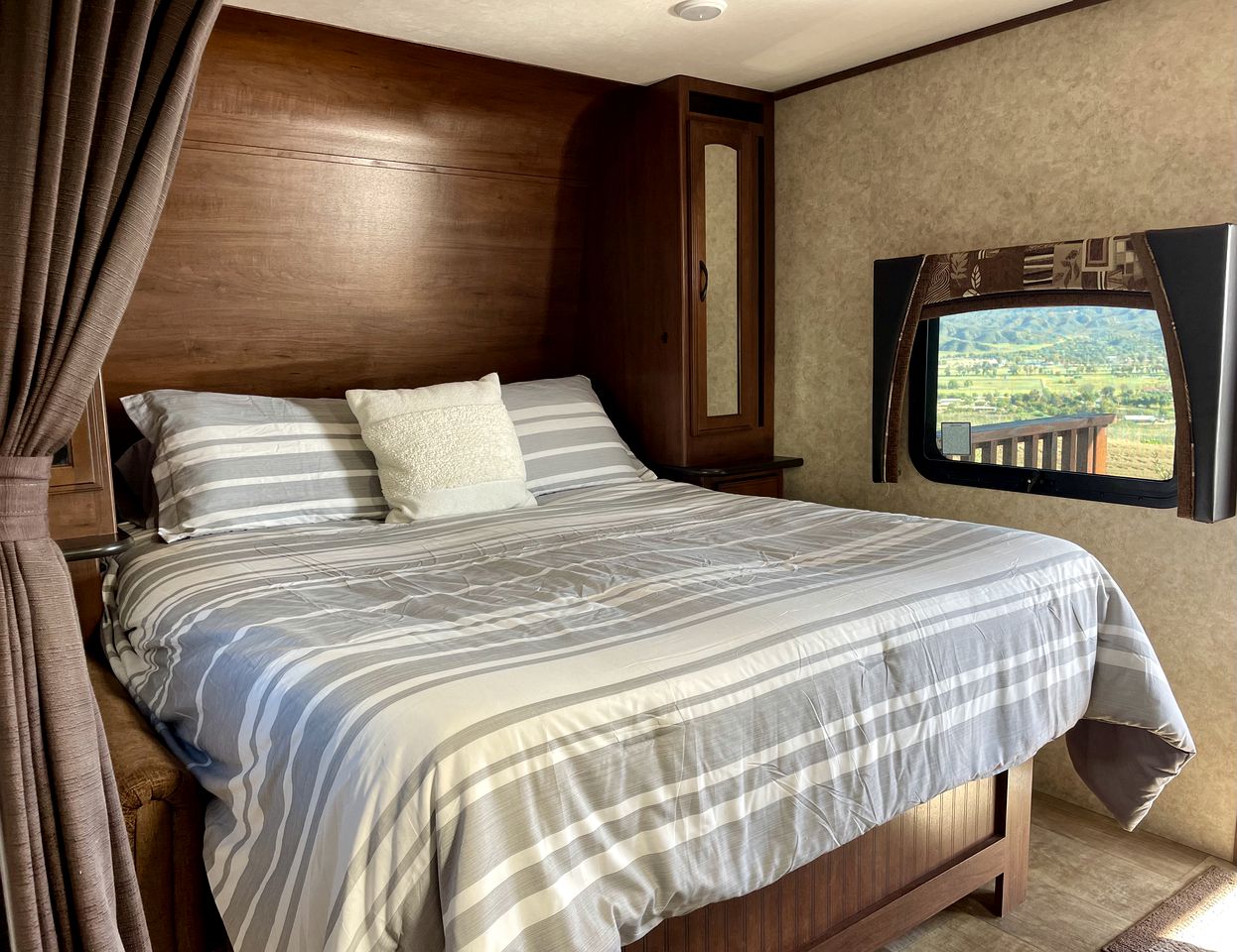 Cozy Camper with Fire Pit and Beautiful Sunsets in California