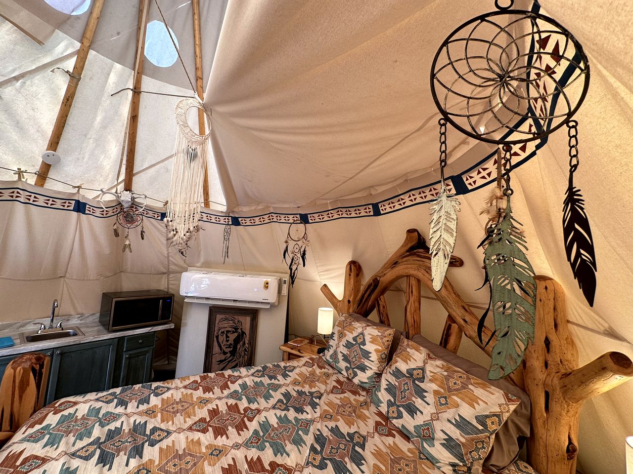 Riverside Tipi Rental with Hot Tub, Perfect for Glamping Getaways in Texas