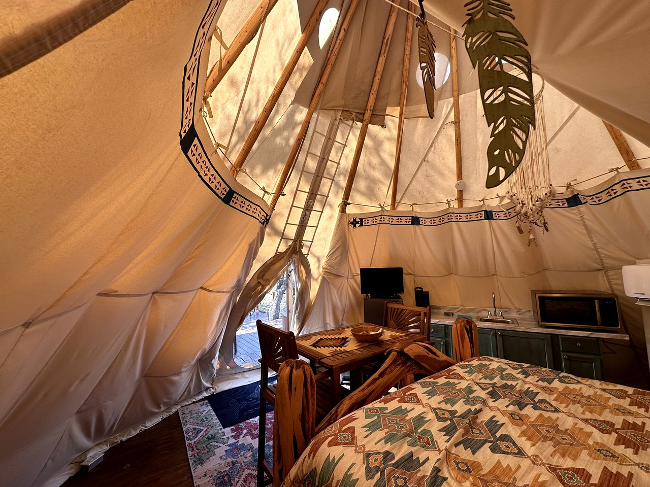 Riverside Tipi Rental with Hot Tub, Perfect for Glamping Getaways in Texas