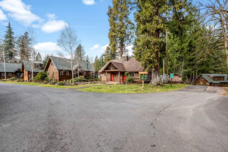 Cabins (United States of America, McKenzie Bridge, Oregon)