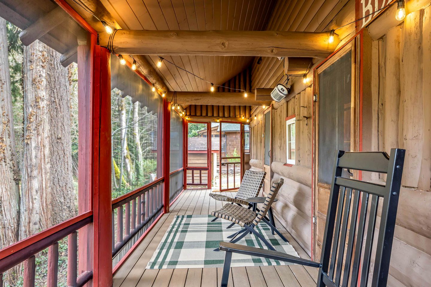 Glamping Cabin Retreat: Tranquil Escape in McKenzie Bridge, Oregon