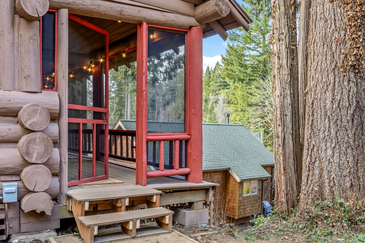 Glamping Cabin Retreat: Tranquil Escape in McKenzie Bridge, Oregon