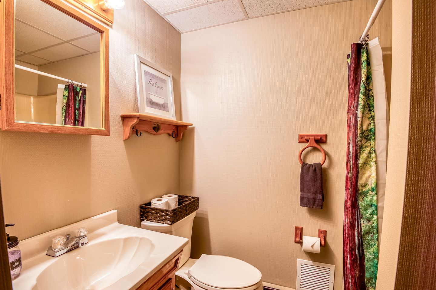 Log Cabin Charm: Experience Adventure and Comfort in Bethlehem, NH