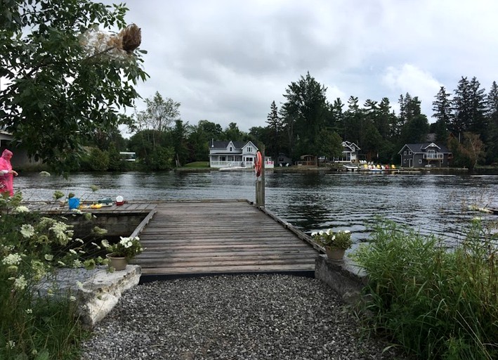Cottages (Canada, Fenelon Falls, Ontario)