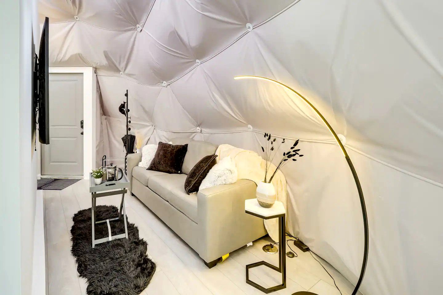 Pet-Friendly Luxury Dome with Modern Decor Inspired by the Surrounding Forests for Tranquility in Nature, in the Southern Catskills, New York