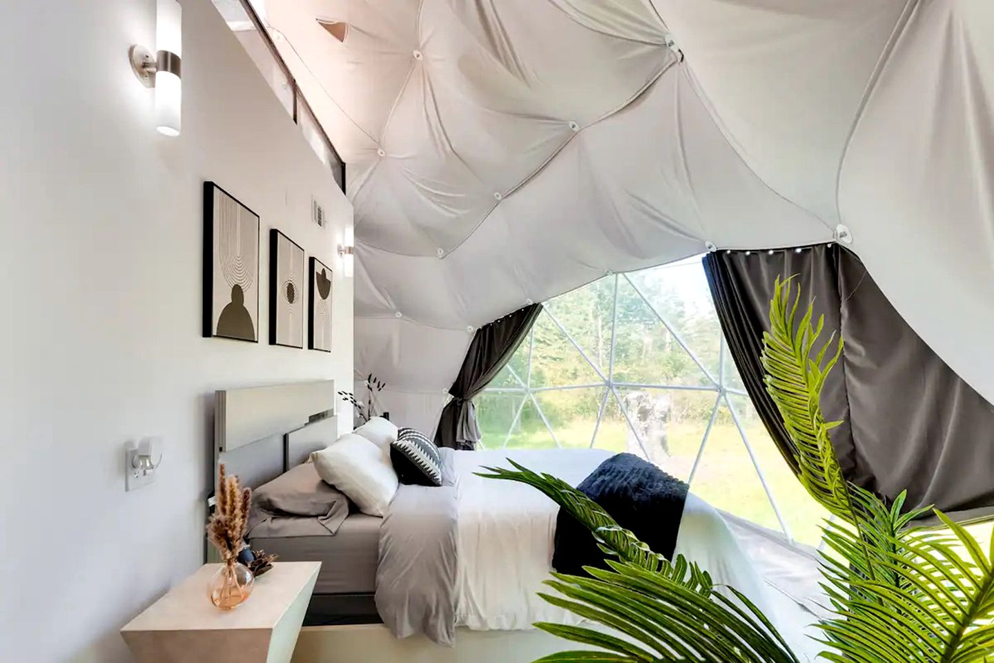 Pet-Friendly Luxury Dome with Modern Decor Inspired by the Surrounding Forests for Tranquility in Nature, in the Southern Catskills, New York
