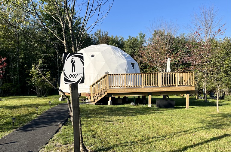 Fully-Equipped, 007 Inspired Dome with Cocktail Bar for a Romantic Getaway in the Catskills, New York