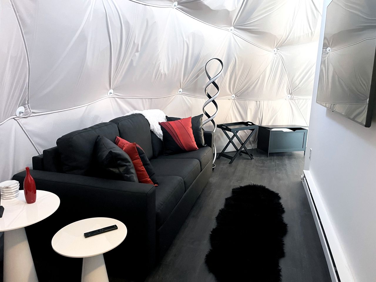 Fully-Equipped, 007 Inspired Dome with Cocktail Bar for a Romantic Getaway in the Catskills, New York