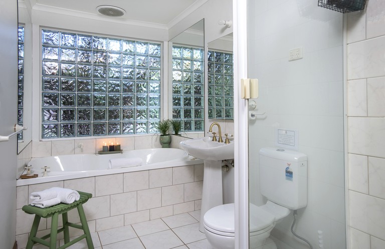 Log Cabins (Australia, Olinda, Victoria)