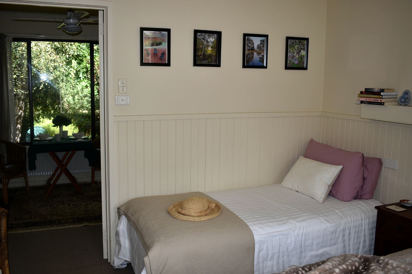 Waterfront Cottage Surrounded by a Beautiful Garden Perfect for Hiking in Marysville, Victoria