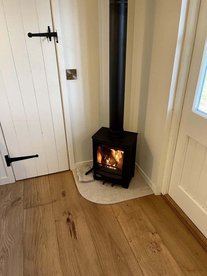 Remote Tiny House Beautifully Remodeled with Hot-Tub in the UK