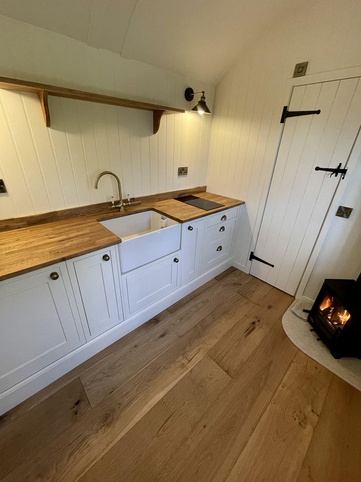 Remote Tiny House Beautifully Remodeled with Hot-Tub in the UK
