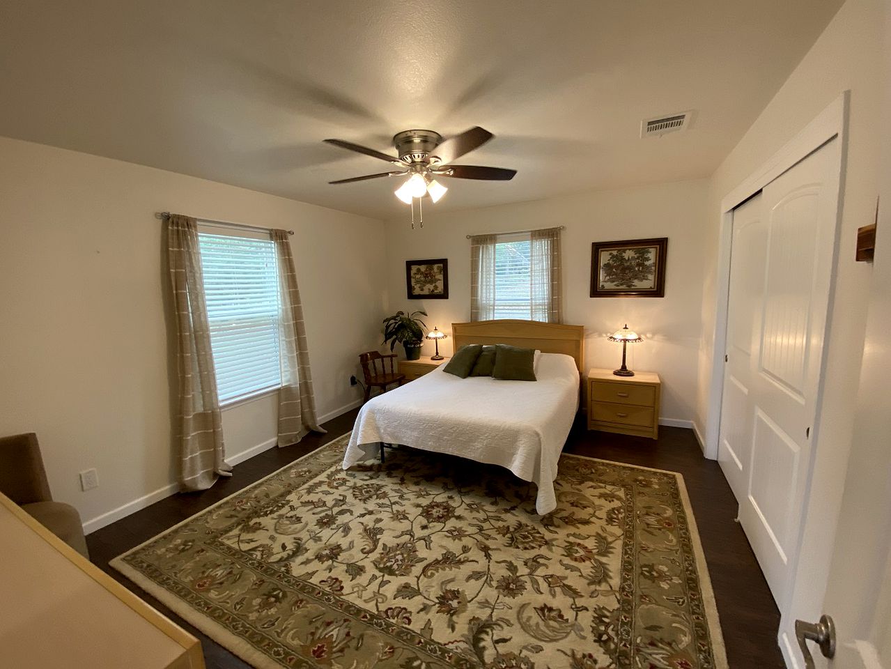 Rustic Ideal Cottage with Private Garden and Fire Pit in San Marcos, Texas