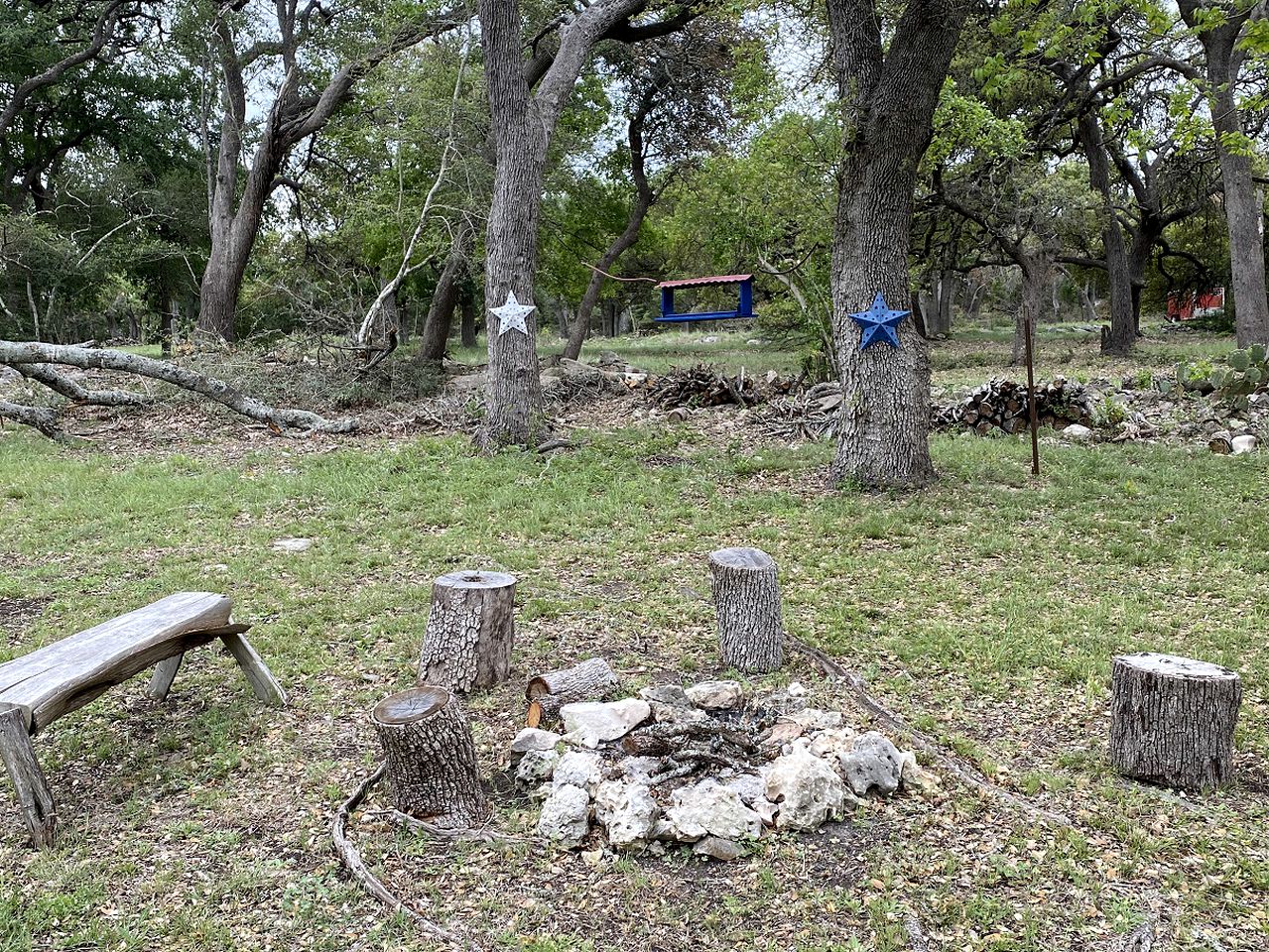 Rustic Ideal Cottage with Private Garden and Fire Pit in San Marcos, Texas