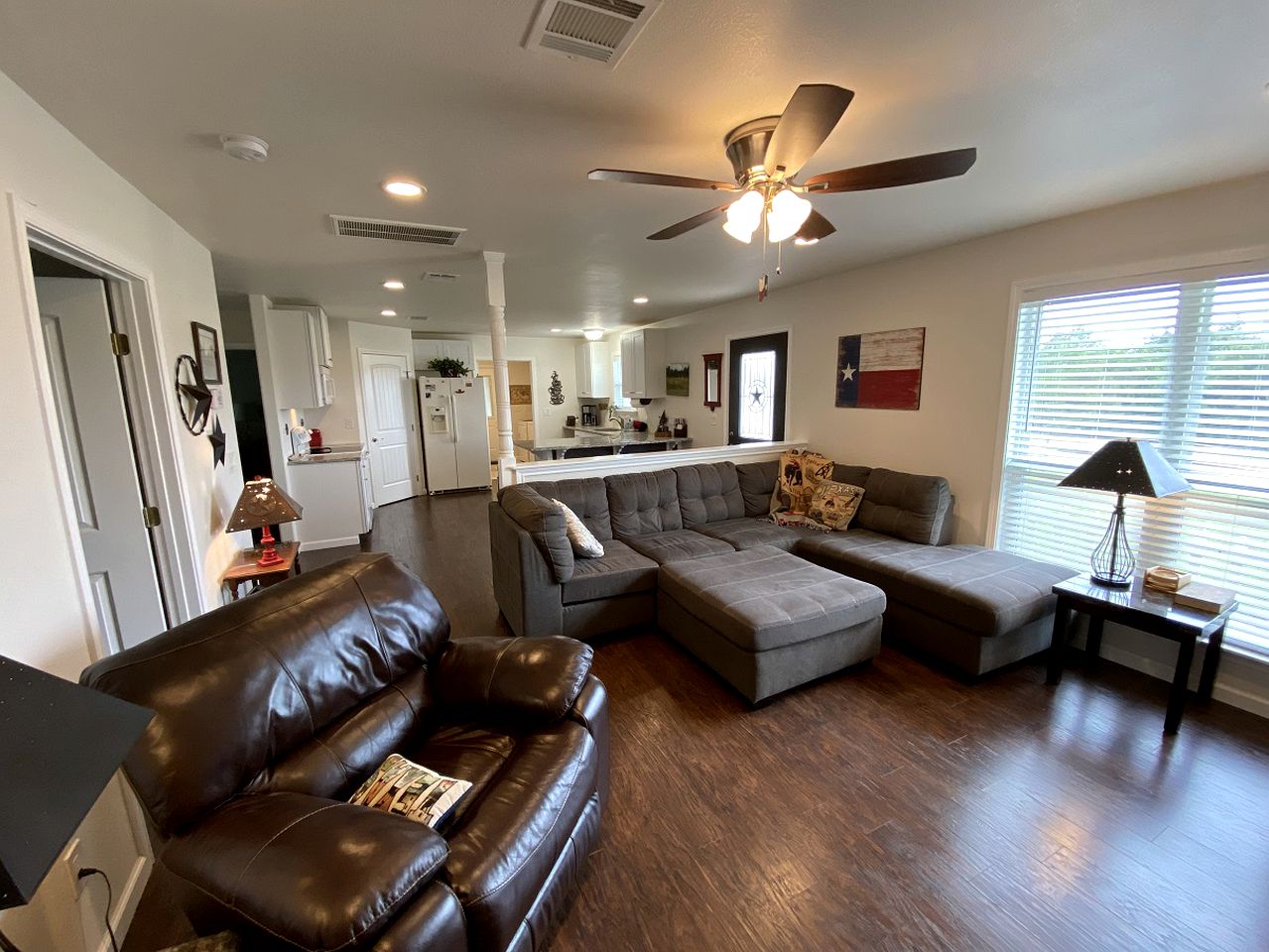 Rustic Ideal Cottage with Private Garden and Fire Pit in San Marcos, Texas