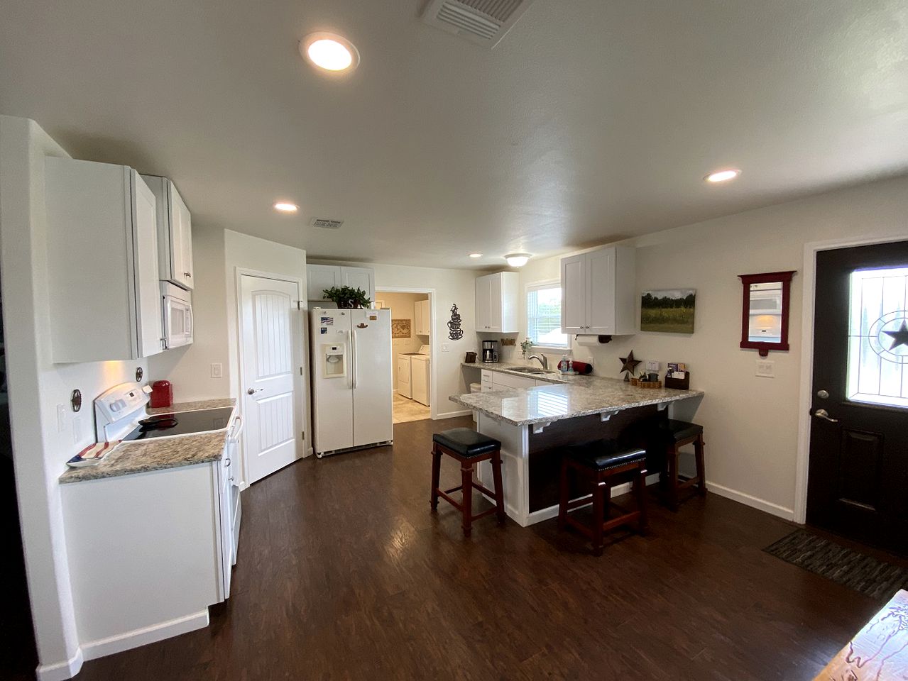 Rustic Ideal Cottage with Private Garden and Fire Pit in San Marcos, Texas
