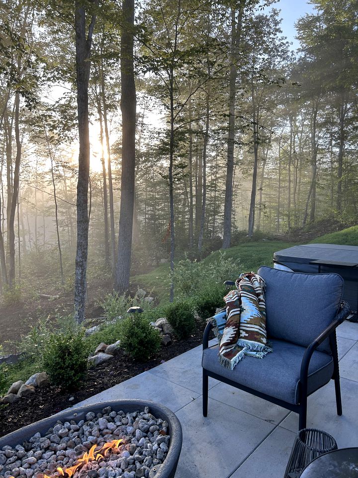Spectacular Design Cabin with Hot-tub and Chic Living Areas in Montreal, Quebec