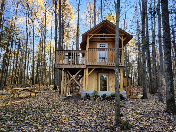 Tree Houses (Canada, Callander, Ontario)
