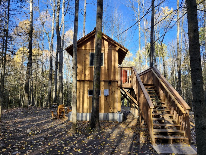 Tree Houses (Canada, Callander, Ontario)