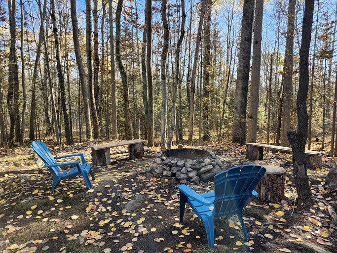 Tree Houses (Canada, Callander, Ontario)