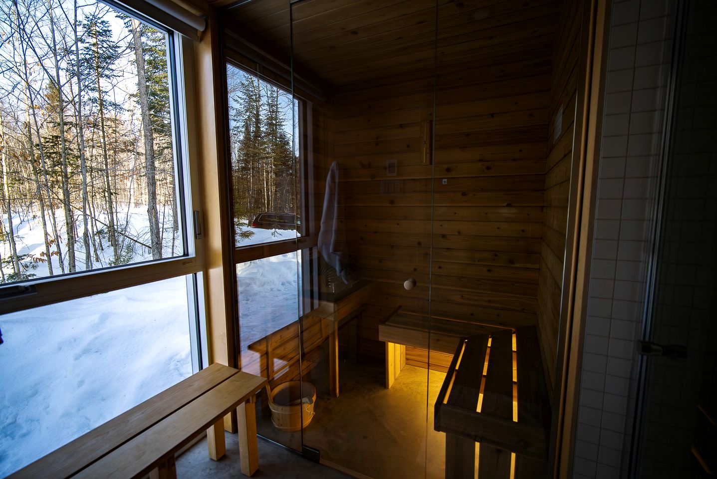 Serene Nordic Cabin with Sauna and Impressive Wilderness Views in Rawdon, Quebec