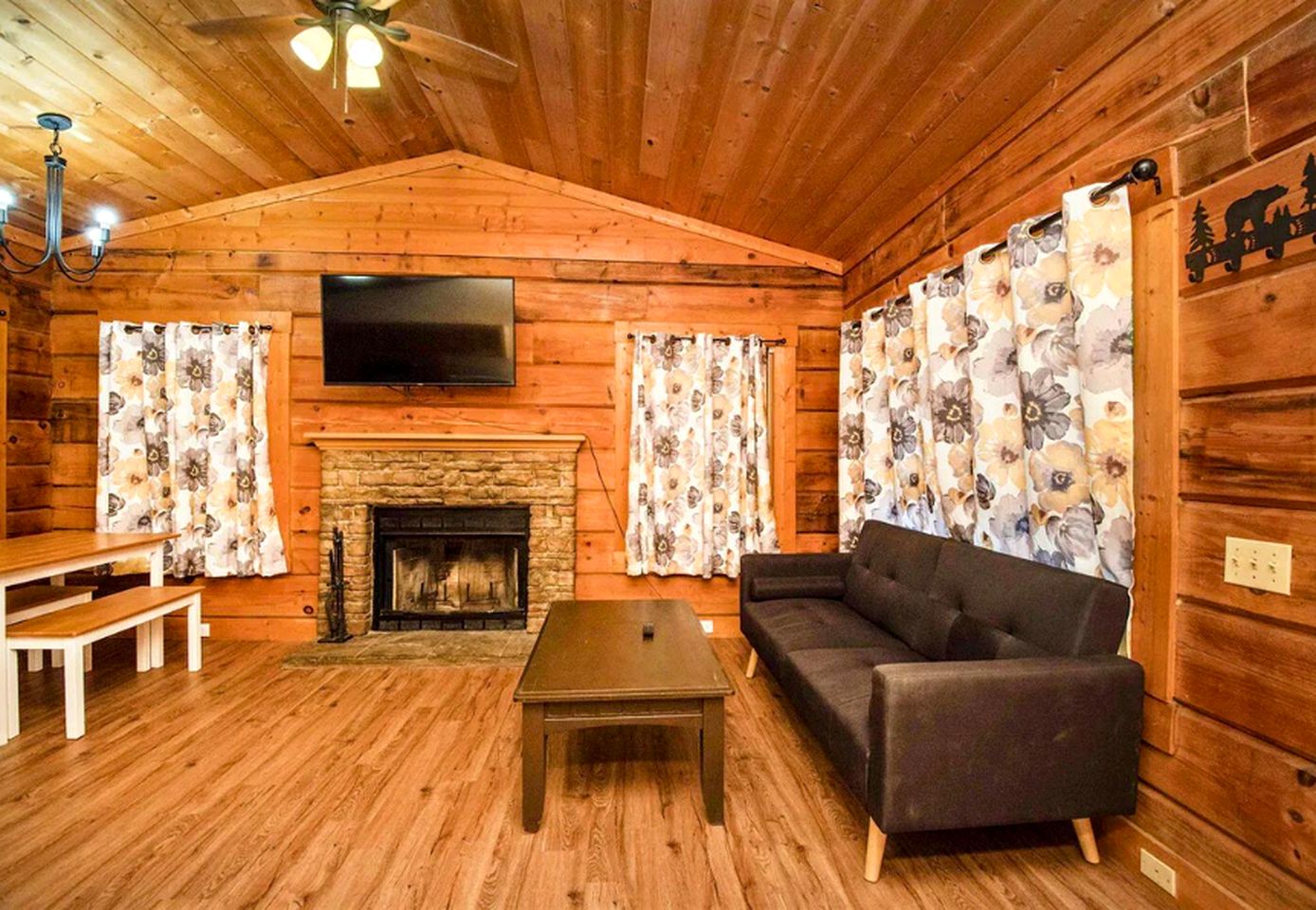 Romantic and Cozy Cabin Designed for Relaxation in Sevierville, Tennessee
